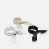 Pier One Unisexo BANDANA UNISEX 3 PACK - Pañuelo - Black/white/beige -Ofertas Pier One Tienda 07b97c3020c049de90779ce451692b29