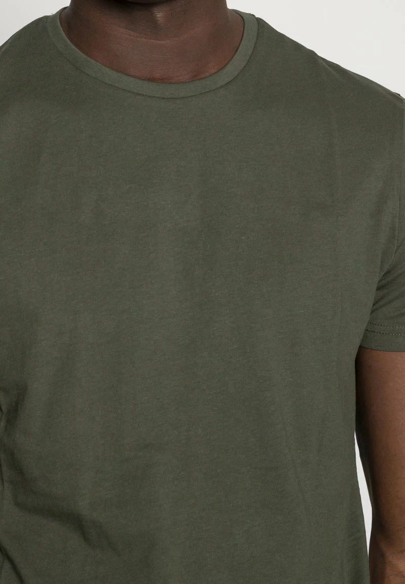 Pier One Hombre 5 PACK - Camiseta Básica - Dark Blue/grey/khaki 10 Pier One Hombre 5 PACK - Camiseta Básica - Dark Blue/grey/khaki - Imagen 8