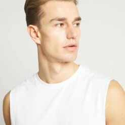 Pier One 3 PACK - Camiseta Básica - Grey/white/black, Hombre -Ofertas Pier One Tienda 21dde7acbf5b42698638ca153e5020d5