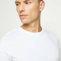 Pier One Hombre 7 PACK - Camiseta Básica - White/blue/green -Ofertas Pier One Tienda 250428b12b8d4cafaf02bd6331fda98c