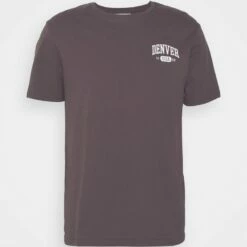 Pier One Hombre GRAPHIC T-SHIRT - Camiseta Estampada - Brown -Ofertas Pier One Tienda 260d849b1e6643349f8a772a239db777