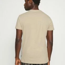 Pier One Hombre Camiseta Básica - Beige -Ofertas Pier One Tienda 2d454d6e6e9d44d68ce05db01a57b8ba