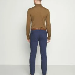 Pier One BELTED - Pantalones Chinos - Dark Blue, Hombre -Ofertas Pier One Tienda 2fd93301a4b94bafb1c4d366c8dbf91f