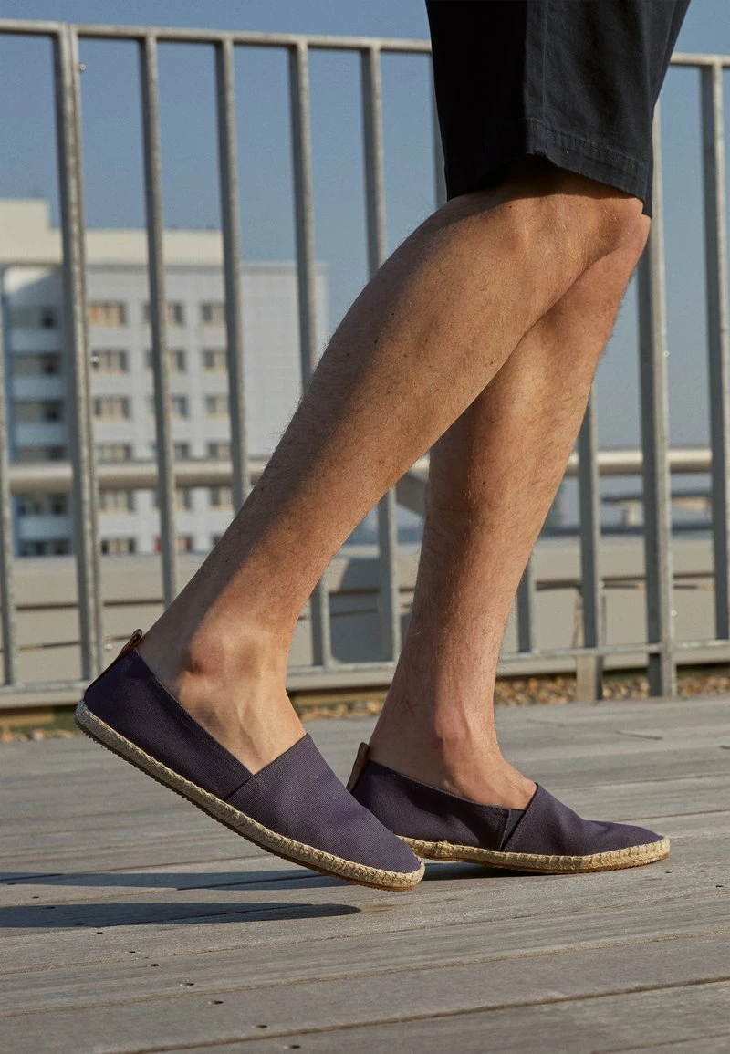 Pier One Unisexo RENA ESPADRILLE UNISEX - Alpargatas - Dark Blue 5 Pier One Unisexo RENA ESPADRILLE UNISEX - Alpargatas - Dark Blue - Imagen 3