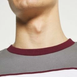 Pier One Hombre Camiseta Estampada - Grey/white/bordeaux 15 Pier One Hombre Camiseta Estampada - Grey/white/bordeaux -Ofertas Pier One Tienda 4d212b821f5d4f6baacd494a2aa6e98f