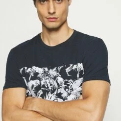 Pier One Hombre Camiseta Estampada - Dark Blue 11 Pier One Hombre Camiseta Estampada - Dark Blue -Ofertas Pier One Tienda 5635e954617a4916a24c0b832839bc3e