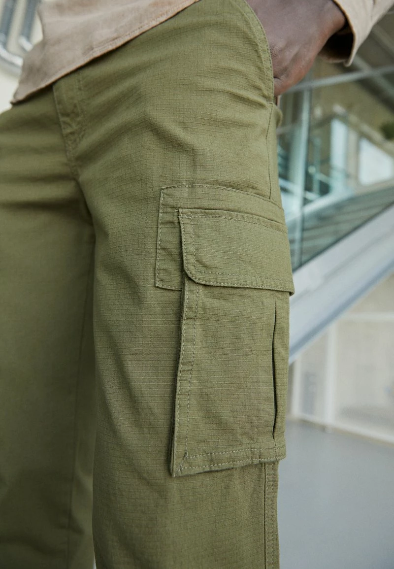 Pier One Hombre Pantalones Cargo - Olive 5 Pier One Hombre Pantalones Cargo - Olive - Imagen 3