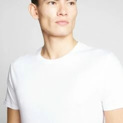 Pier One Hombre 2 PACK - Camiseta Básica - White/dark Blue -Ofertas Pier One Tienda 5d6a04d994e343d2903cc2c1666bad4b