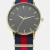 Pier One Unisexo UNISEX - Reloj - Gold/blue/red 1 Pier One Unisexo UNISEX - Reloj - Gold/blue/red -Ofertas Pier One Tienda 77e20ac55a47481ba5bea2ae061cbcfc