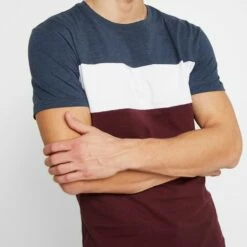 Pier One Hombre Camiseta Estampada - Bordeaux / Dark Blue -Ofertas Pier One Tienda 9b44baeae7314bc0af3eaeb2747f983d