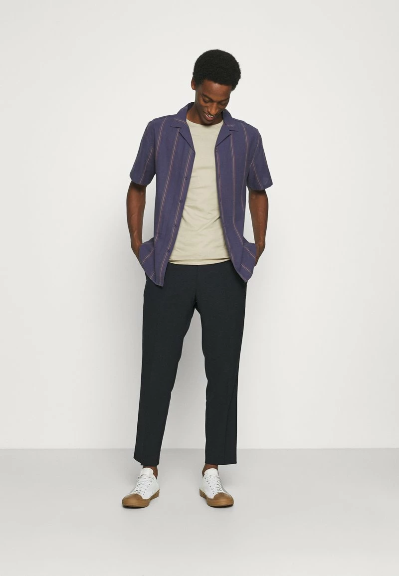 Pier One Hombre 5 PACK - Camiseta Básica - White/dark Grey/black 3 Pier One Hombre 5 PACK - Camiseta Básica - White/dark Grey/black