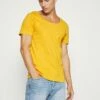 Pier One Hombre Camiseta Básica - Light Yellow -Ofertas Pier One Tienda a9dac411fef649fea6c2f5b0c86dba1f