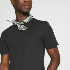 Pier One Hombre 3 PACK - Camiseta Básica - Black/mottled Dark Grey/bordeaux -Ofertas Pier One Tienda ae9b9691c10949c5b4edc17929f8c13a