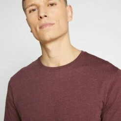 Pier One Hombre 3 PACK - Camiseta Básica - Mottled Bordeaux/white/blue -Ofertas Pier One Tienda cff95dbc64f547b193a52d13e024d737