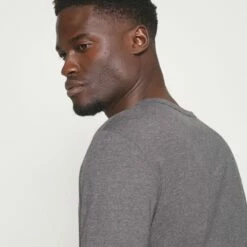 Pier One Hombre Camiseta De Manga Larga - Dark Grey Melange -Ofertas Pier One Tienda dca7c9e513d947e8b4fb652aa8572f1f