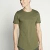 Pier One Hombre Camiseta Básica - Oliv -Ofertas Pier One Tienda f0fa0d30922f42439c2b34bdcbdfb7ae