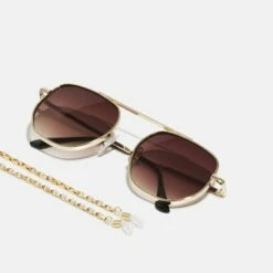 Pier One Unisexo WITH CHAIN SET UNISEX - Gafas De Sol - Brown -Ofertas Pier One Tienda f1cdb3b14cd145bd91fa6660ce8a9cd4