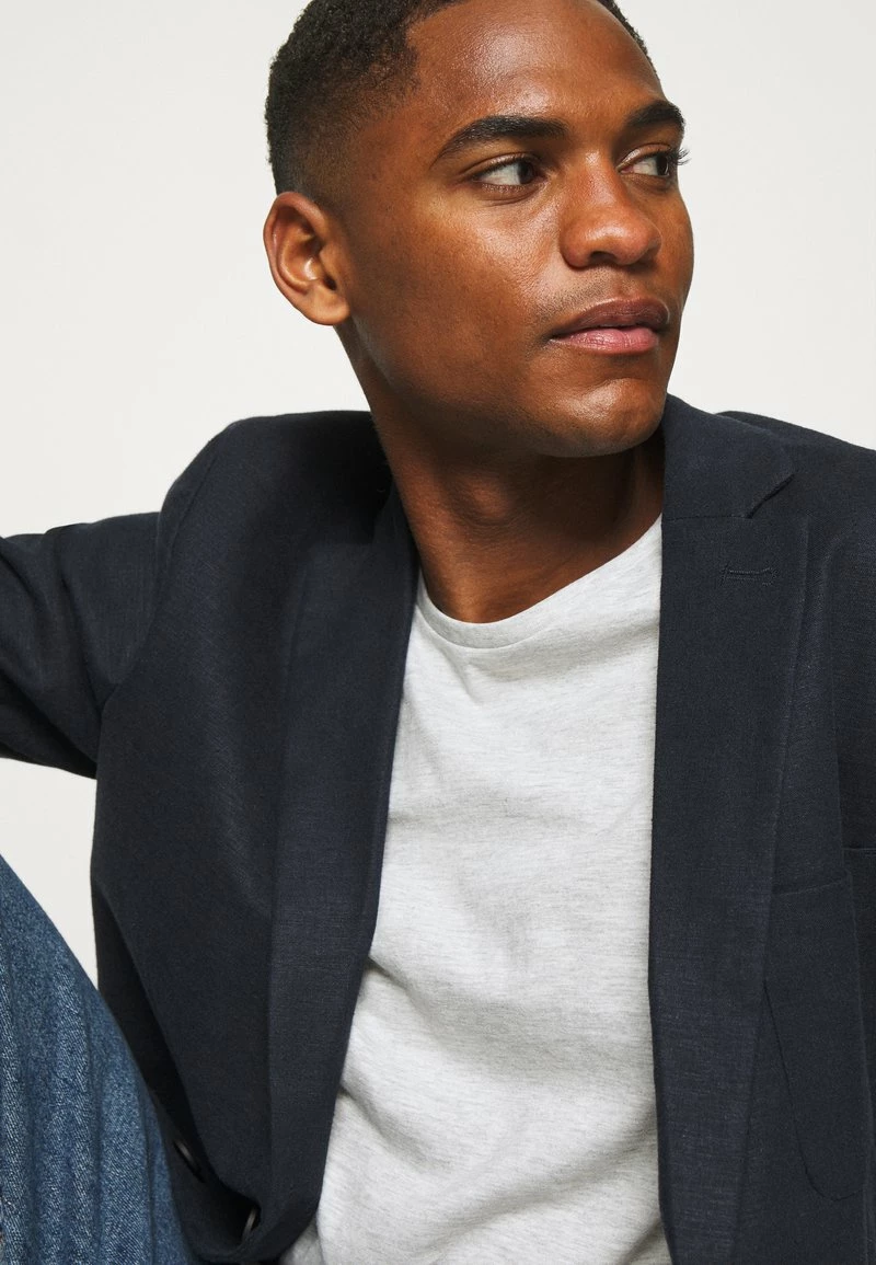 Pier One Hombre 5 PACK - Camiseta Básica - Black/white/light Grey 8 Pier One Hombre 5 PACK - Camiseta Básica - Black/white/light Grey - Imagen 6