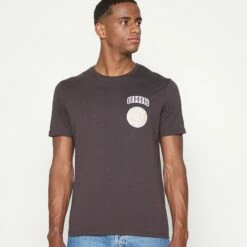 Pier One GRAPHIC T-SHIRT - Camiseta Básica - Brown, Hombre -Ofertas Pier One Tienda faf76b6f6b694acbabf318c593c577bf