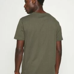 Pier One Hombre THERAPY BIKE EMBRO - Camiseta Básica - Olive -Ofertas Pier One Tienda fb98c6c2d2434532b7a428f7a17d6705