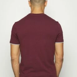 Pier One Hombre Camiseta Básica - Bordeaux -Ofertas Pier One Tienda fd4f7996856844ac96b2c1f404d3f999